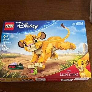 LEGO Disney The Lion King Simba Cub Set - Orange and Yellow